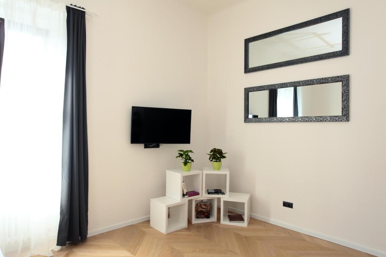 The Apartment House - Mezibranska Prague Extérieur photo